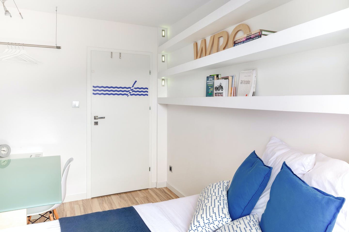  The Smart One Room  -  Stylish near the Market Square Apartment  - Gallery -  7