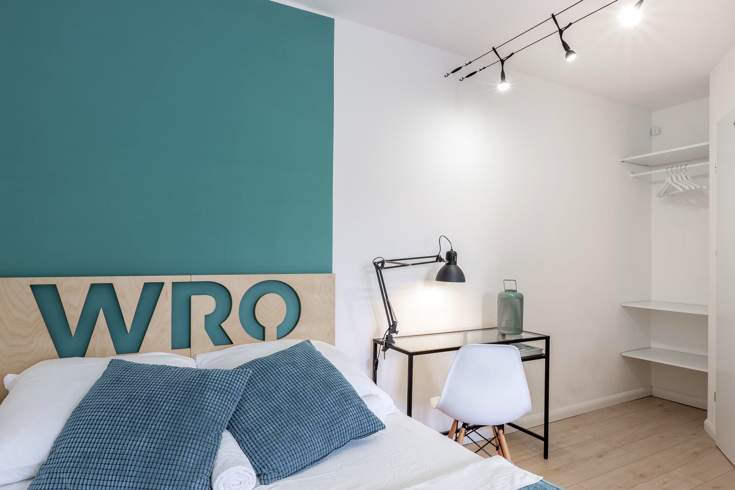 The Large One  -  Stylish near the Market Square Apartment  - Gallery -  1