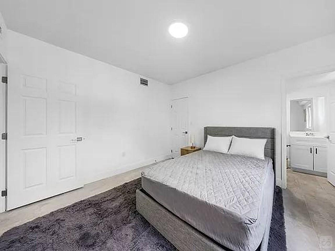 Private Room W/ Full Bed & En-Suite Room - 3