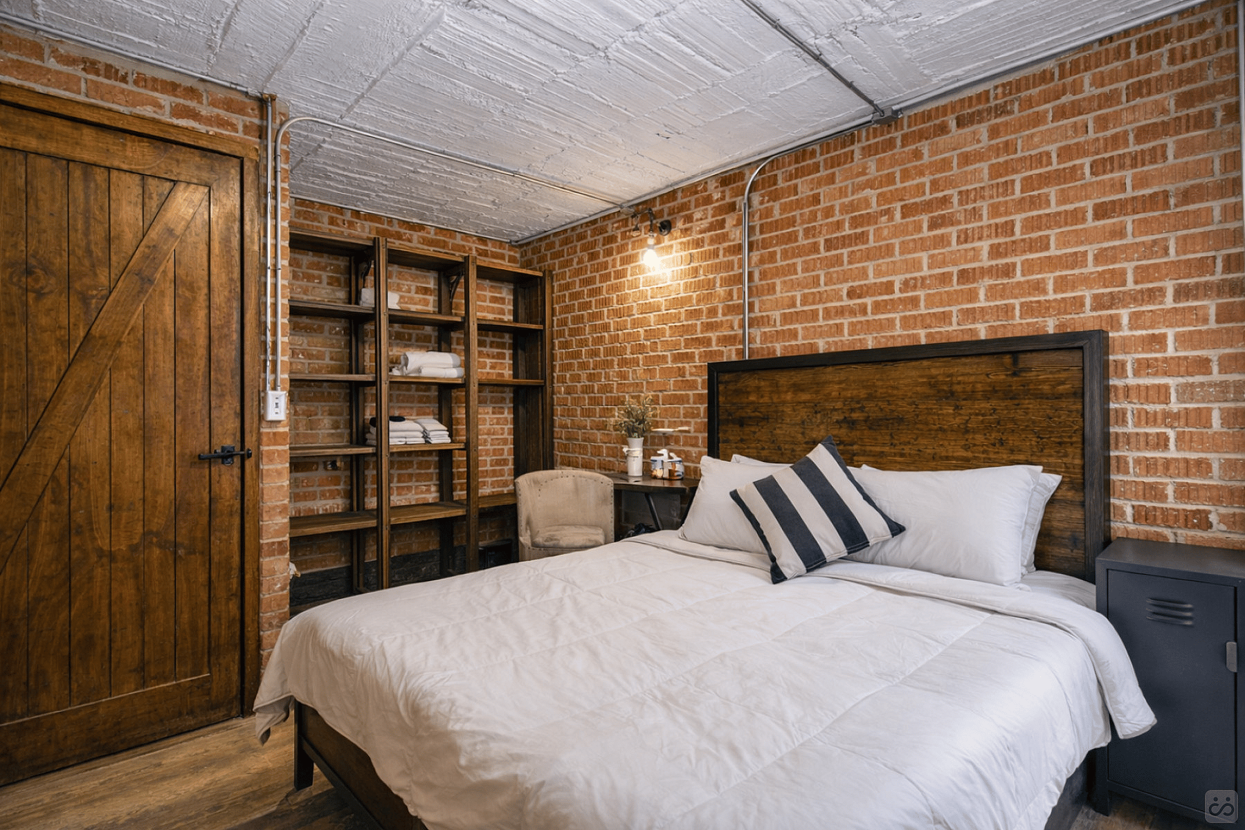  Private Deluxe Queen Room  -  Industrial Designed Building w/ Coworking + Rooftop Deck  - Gallery -  30