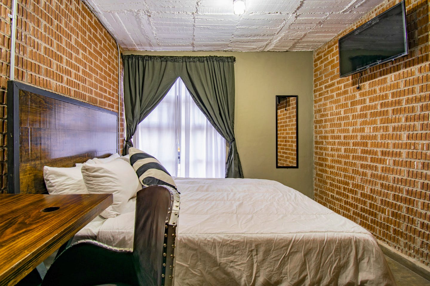  Private Deluxe Queen Room  -  Industrial Designed Building w/ Coworking + Rooftop Deck  - Gallery -  1