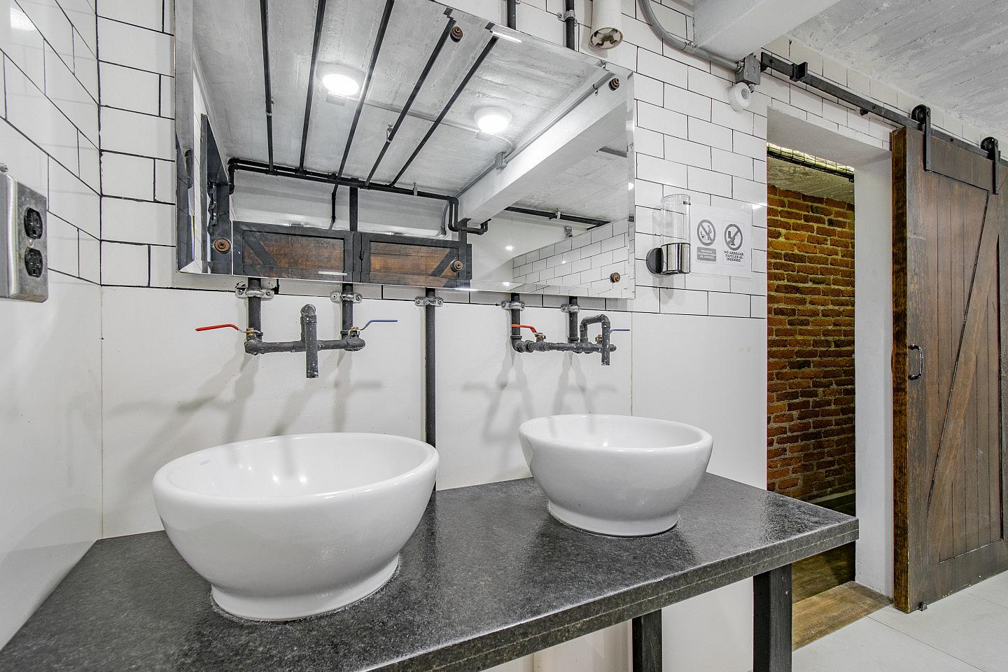  Private Deluxe Queen Room  -  Industrial Designed Building w/ Coworking + Rooftop Deck  - Gallery -  27