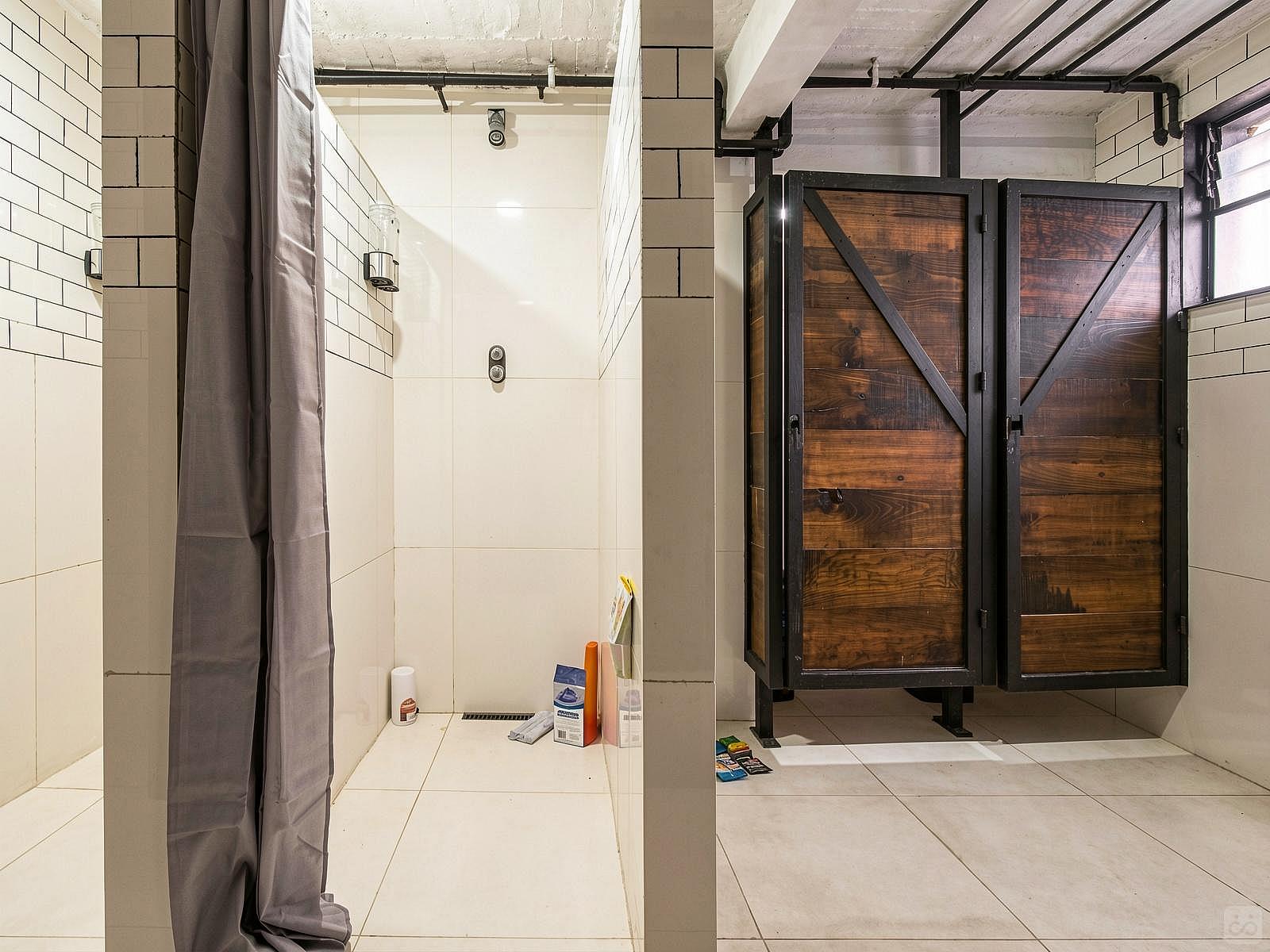  Private Deluxe Queen Room  -  Industrial Designed Building w/ Coworking + Rooftop Deck  - Gallery -  34