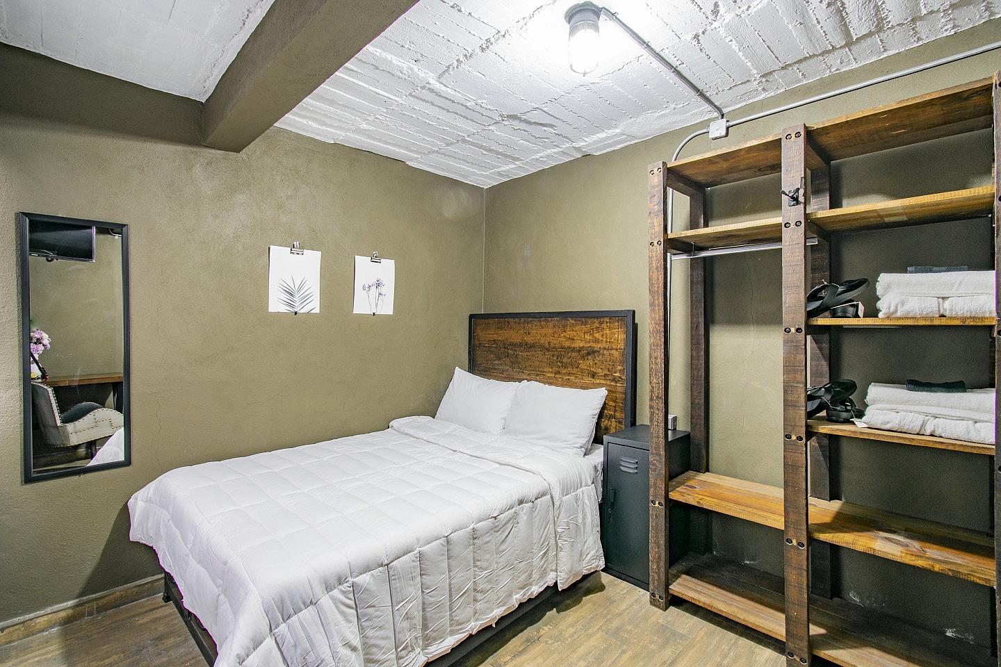  Private Deluxe Full Room  -  Industrial Designed Building w/ Coworking + Rooftop Deck  - Gallery -  25