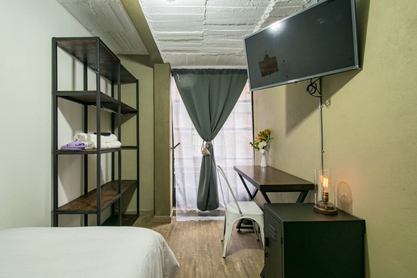  Private Deluxe Single Room  -  Industrial Designed Building w/ Coworking + Rooftop Deck  - Gallery -  2