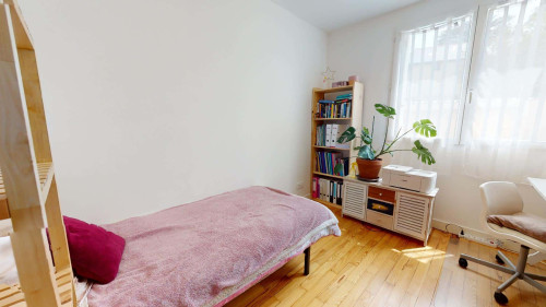 Room in Rue François Bruneau, Nantes for 60 m² with 3 bedrooms
