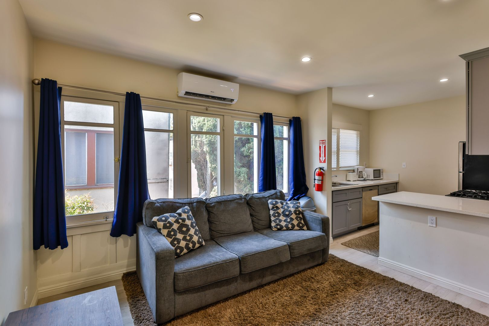 821 Chestnut Ave - Rooms