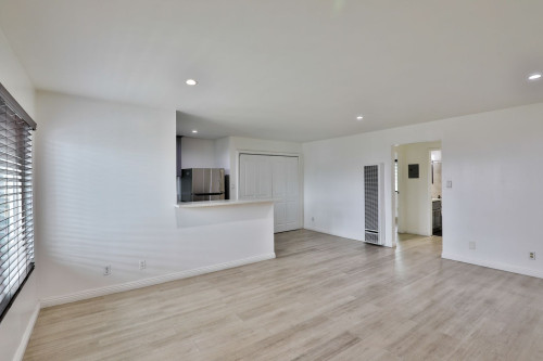 1881 Jefferson Blvd - Communal Area