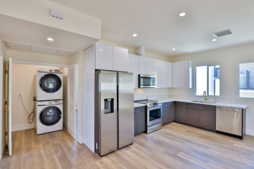 5536 Lexington Ave - Communal Area