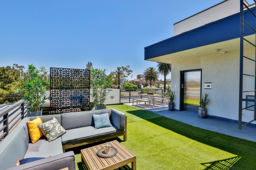 3431 S Catalina St - Communal Area