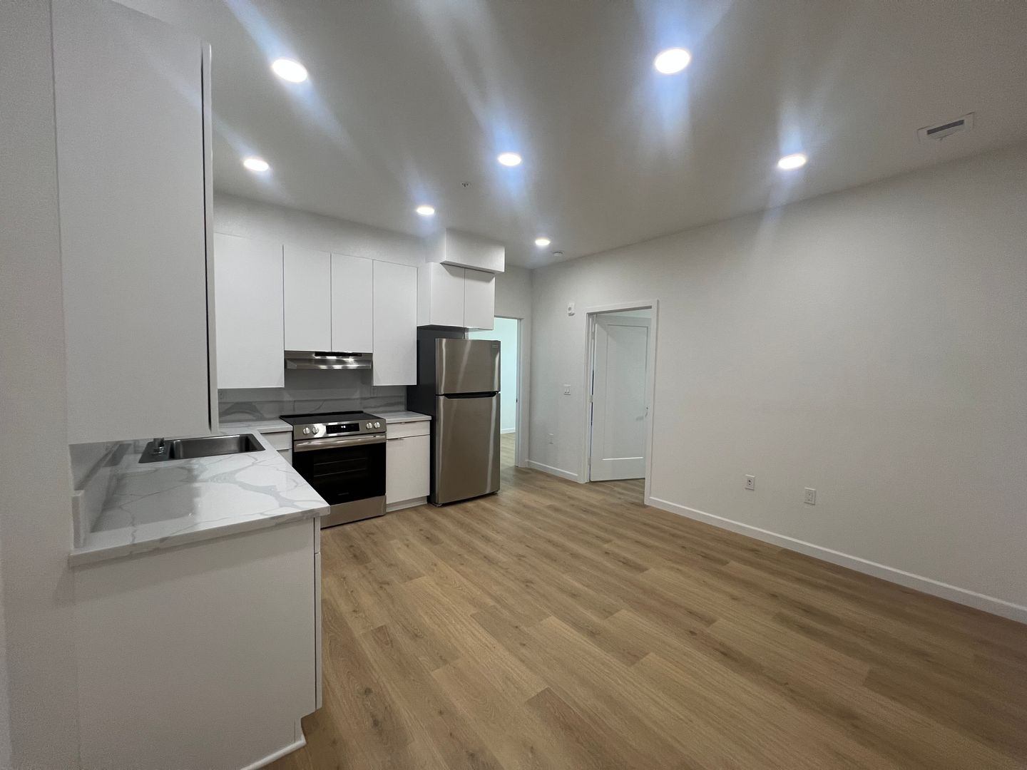 2900 S Orange Dr - Gallery - 10