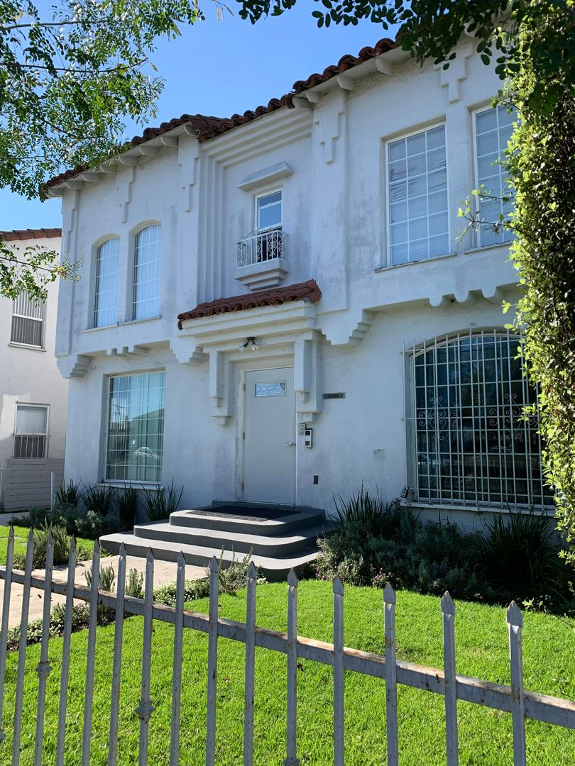 3 Bedrooms-2 Bathrooms - 1