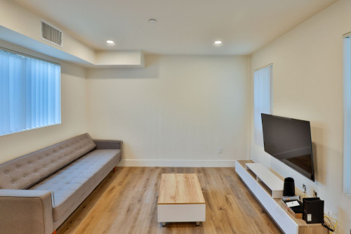 1164 W 37th Pl - Gallery - 2