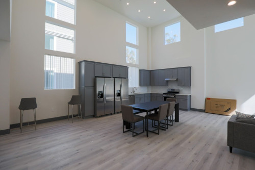 1180 W 37th Pl - Gallery - 3