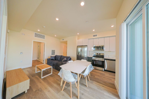 1317 W Jefferson Blvd