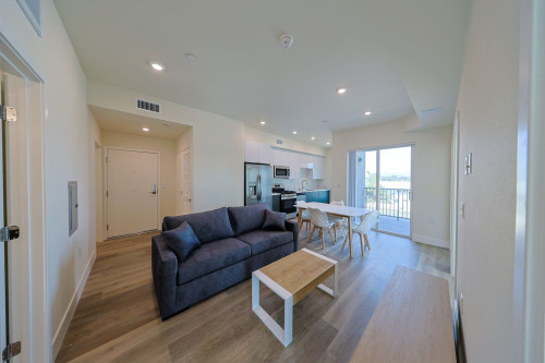 1317 W Jefferson Blvd