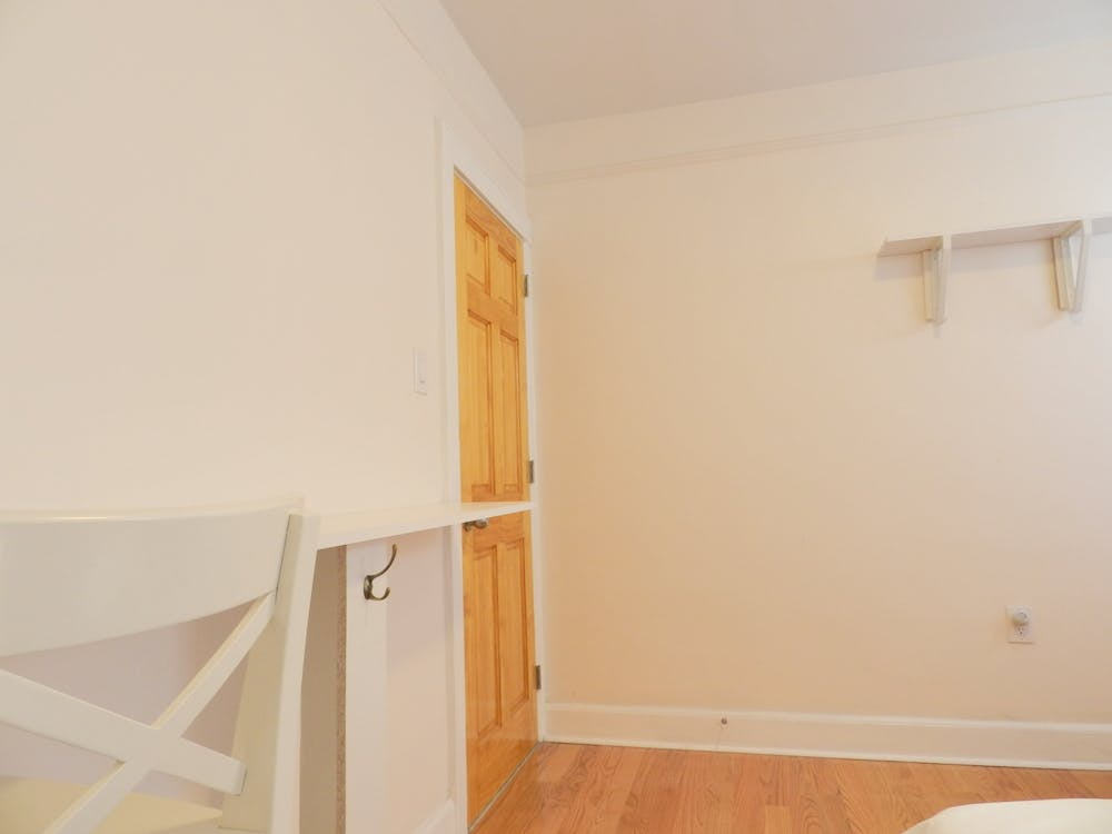 Room B - Cozy Style Townhouse Home - Gallery - 6