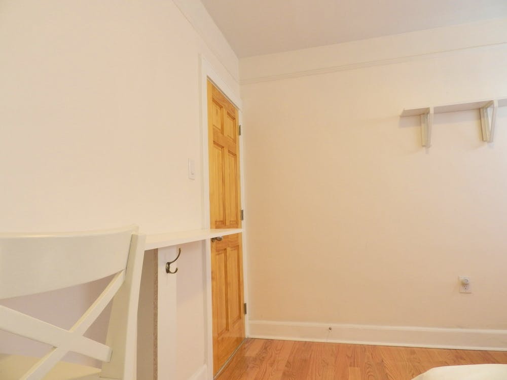 Room B - Cozy Style Townhouse Home - Gallery - 10