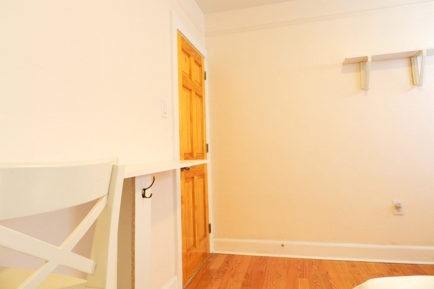 Room B - Cozy Style Townhouse Home - Gallery - 2