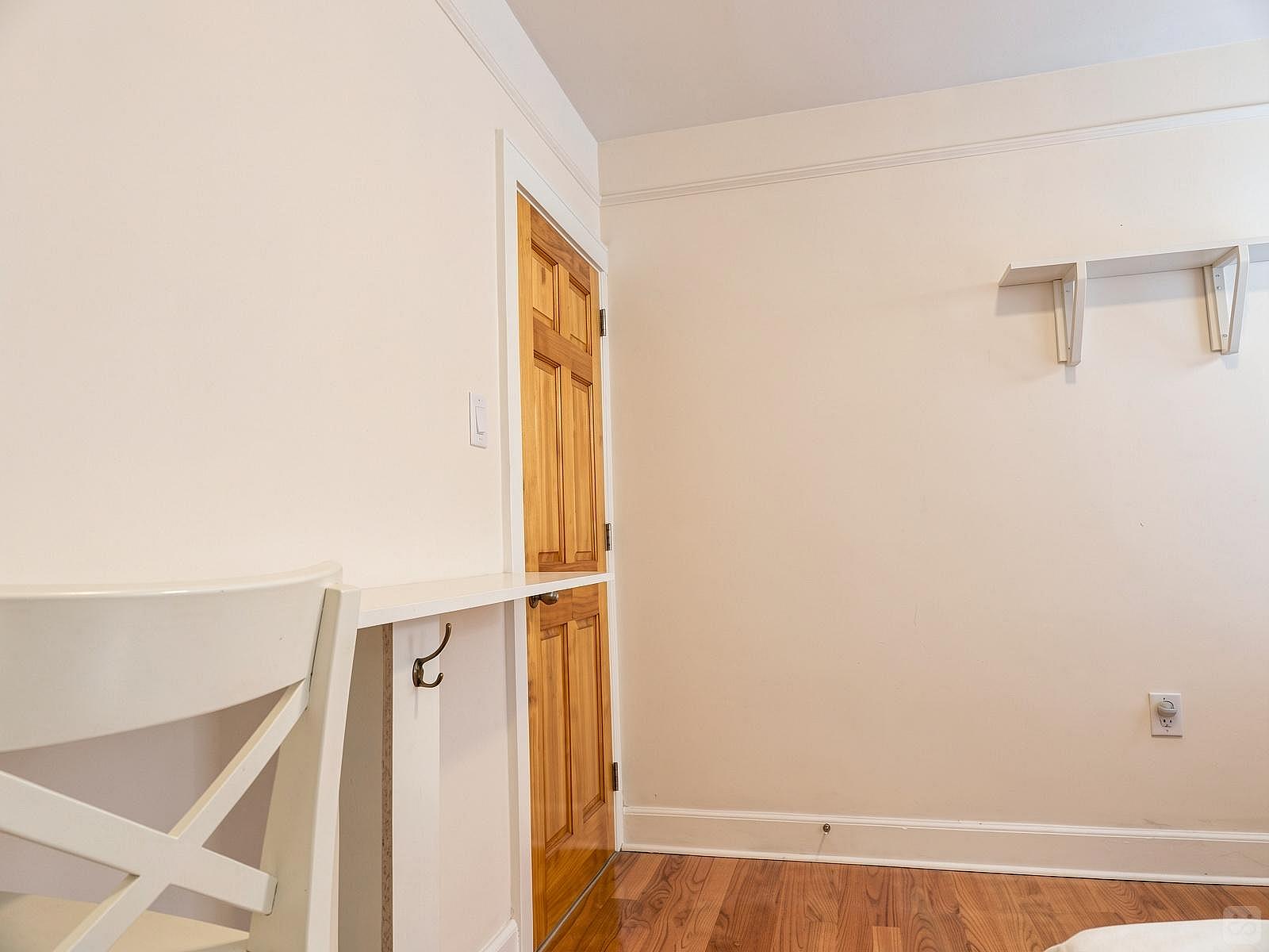 Room B - Cozy Style Townhouse Home - Gallery - 22
