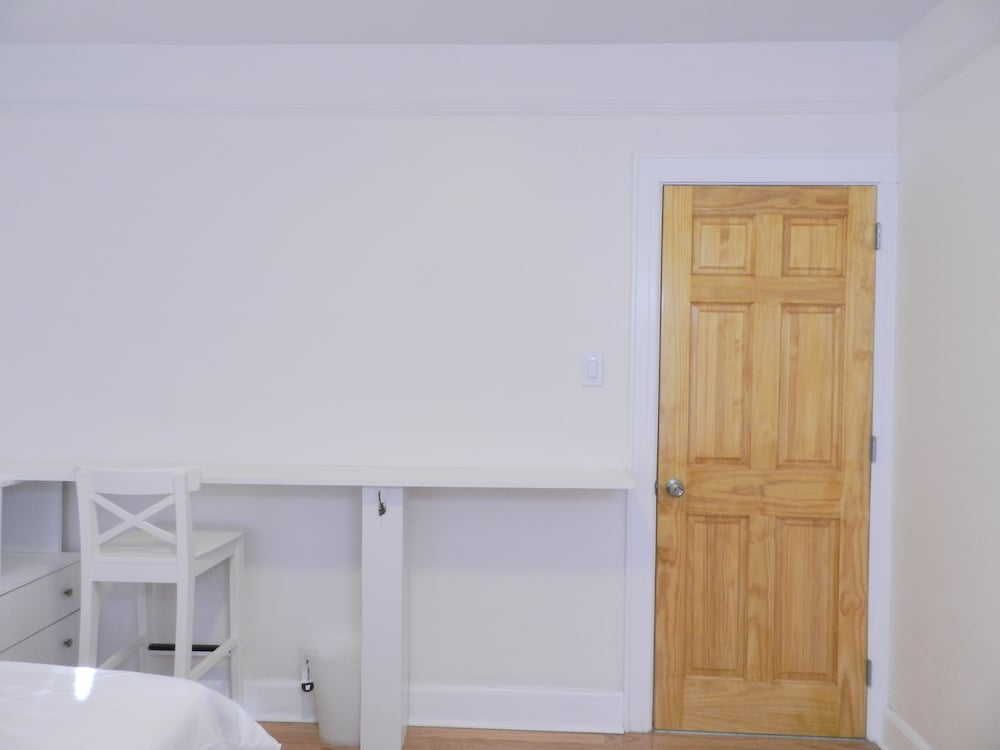 Room B - Cozy Style Townhouse Home - Gallery - 16