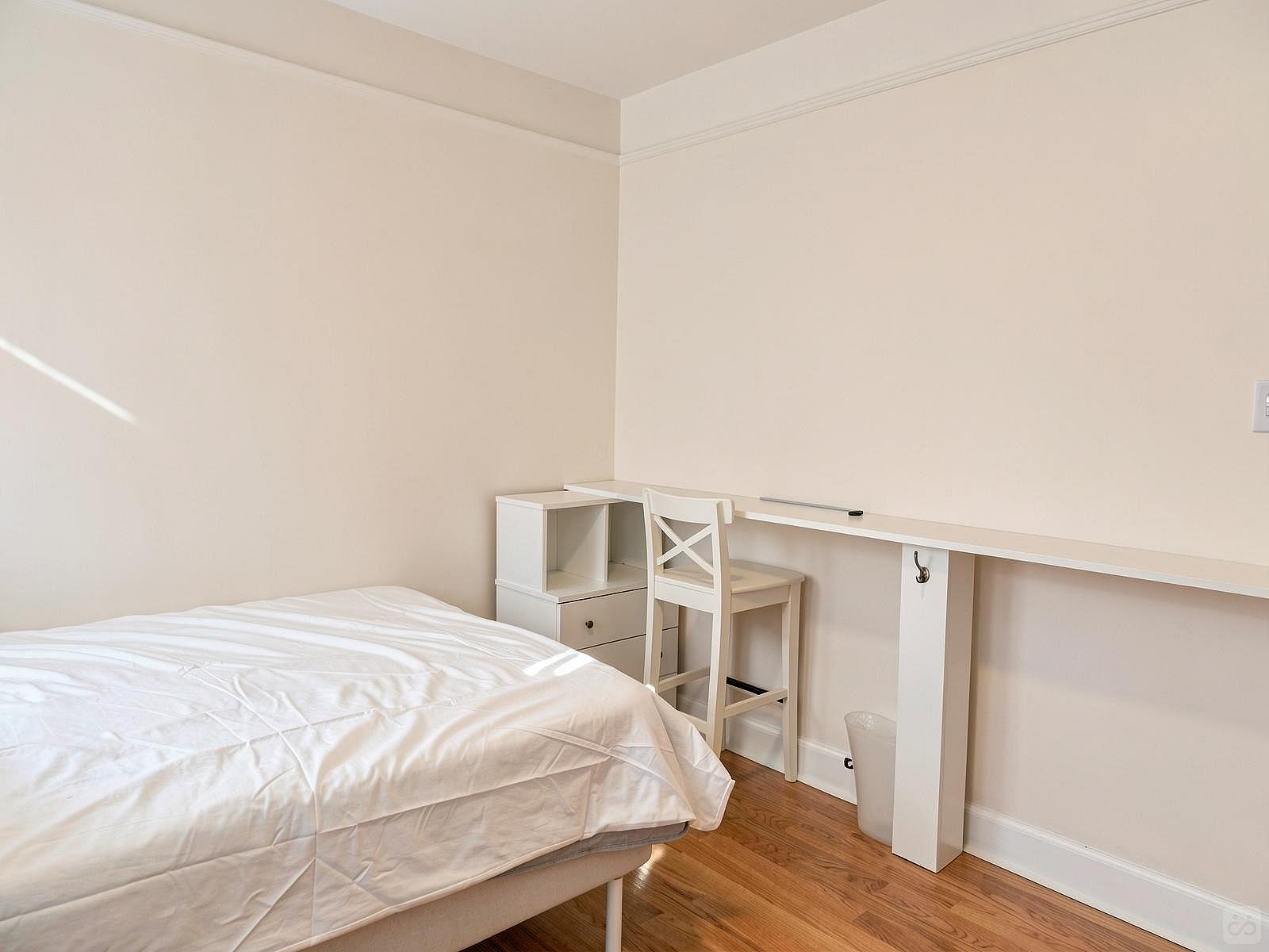 Room B - Cozy Style Townhouse Home - Gallery - 21