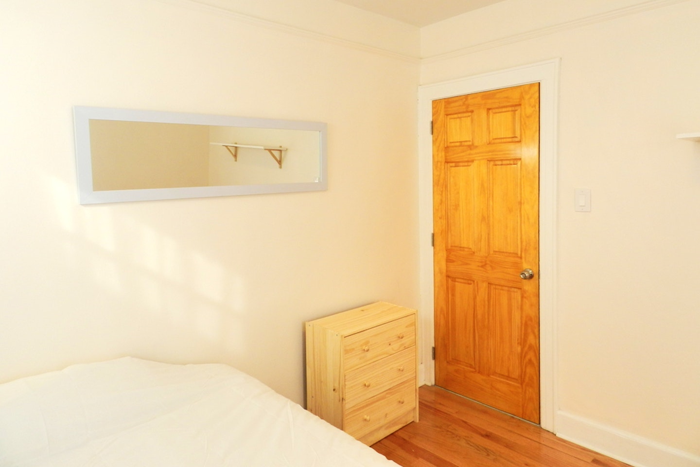 Room C - Cozy Style Townhouse Home - Gallery - 3