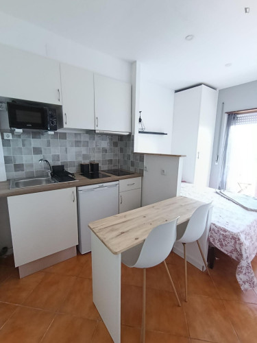 Dreamy Studio with a balcony close to Polytechnic Institute of Coimbra - Gallery - 5