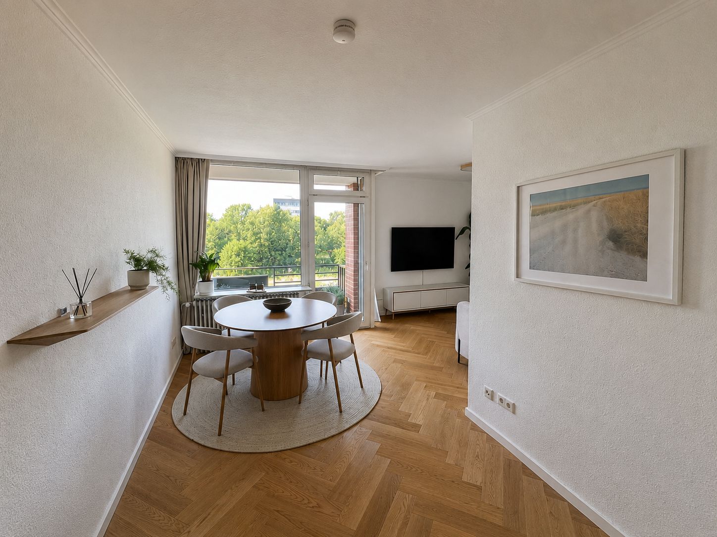 Quiet Apartment With Green Views - 15