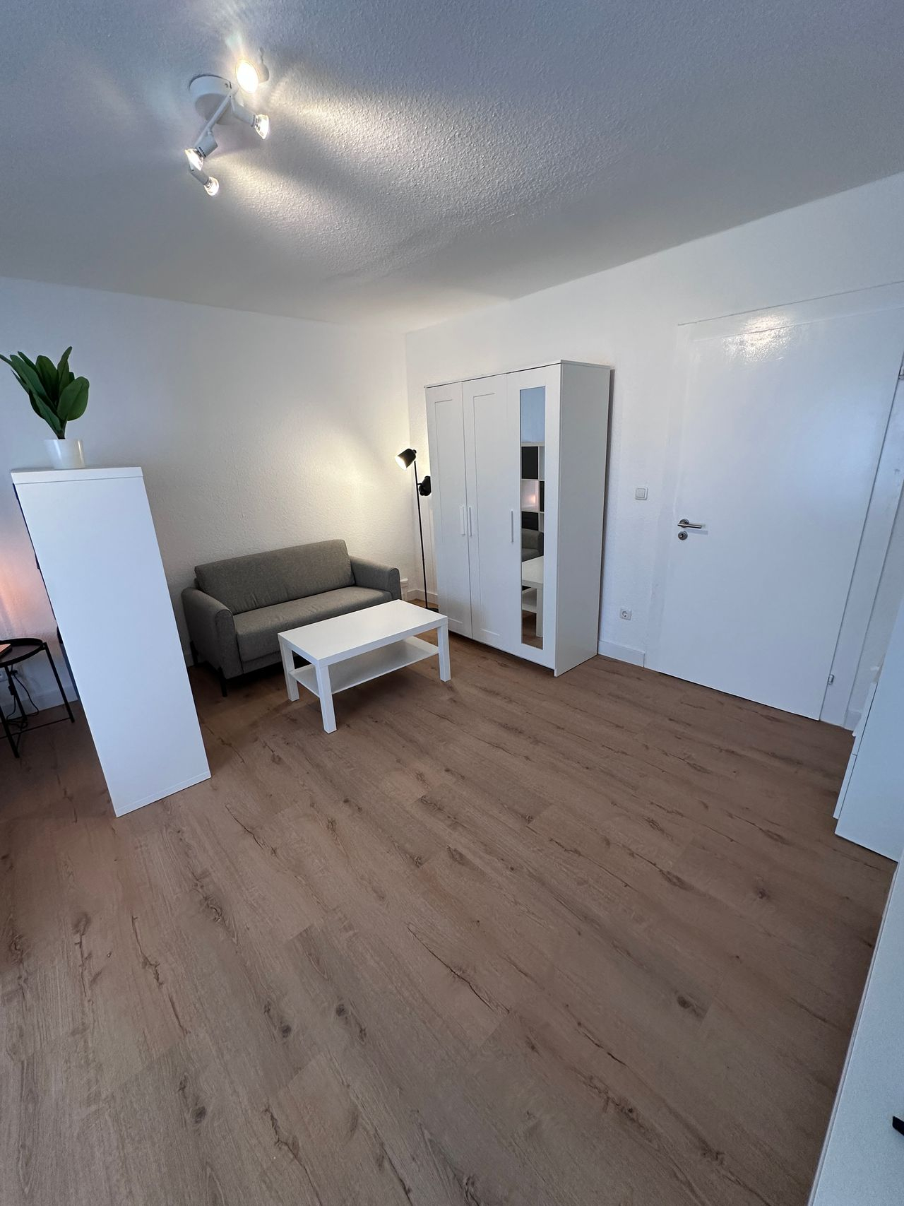 Room - 4