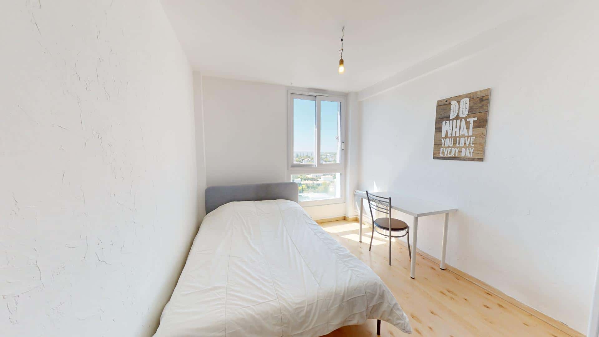 Room In Avenue De La Libération Charles De Gaulle, Le Bouscat For 76 M² With 4 Bedrooms - 1