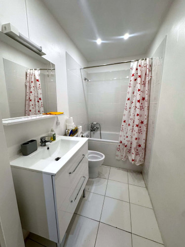 Apartment in Place Alexandre Labadie, Marseille for 80 m² with 2 bedrooms