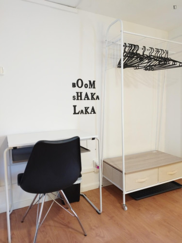 Stylish Single Bedroom close to University of Coimbra - Gallery - 20