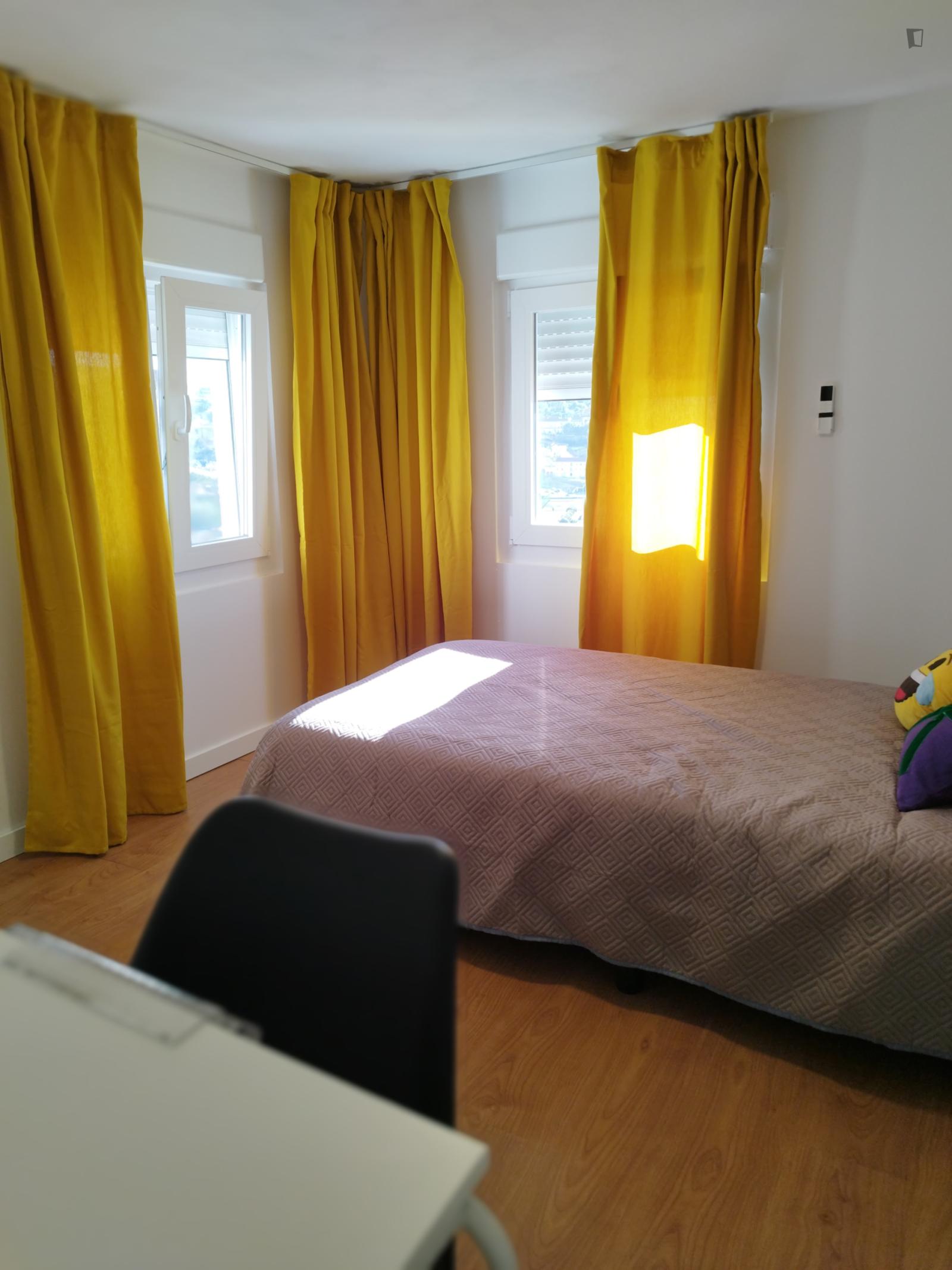 Stylish Single Bedroom Close To University Of Coimbra - 1