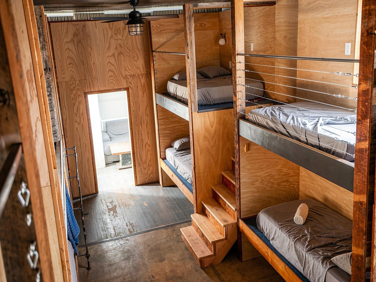 Bed In A 20-Bed Mixed Gender Room - 9