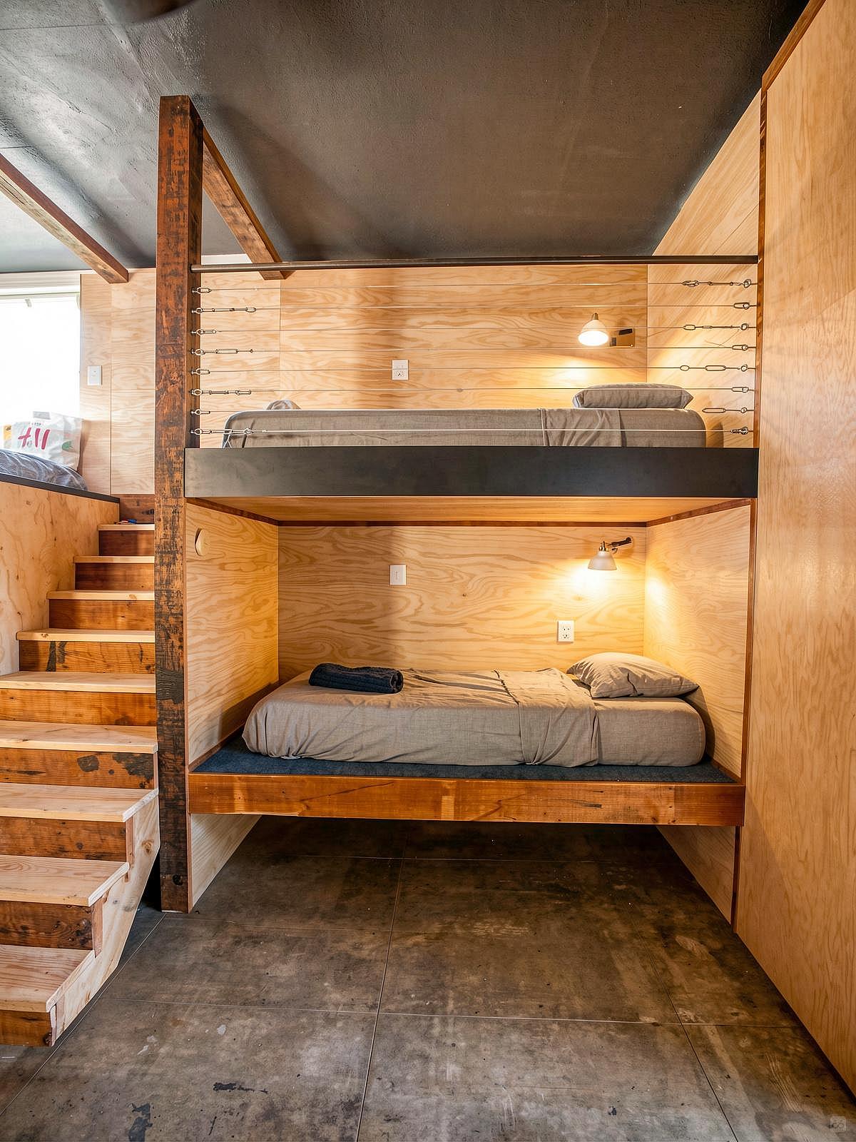 Bed In A 20-Bed Mixed Gender Room - 2