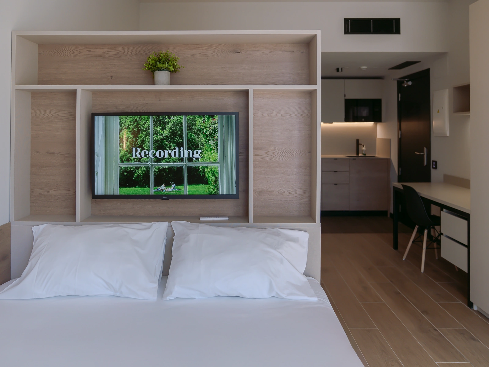 Double Bed In Shared Studio With Terrace - 2