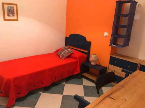 Room in Calle Sacramento, Cádiz with 3 bedrooms