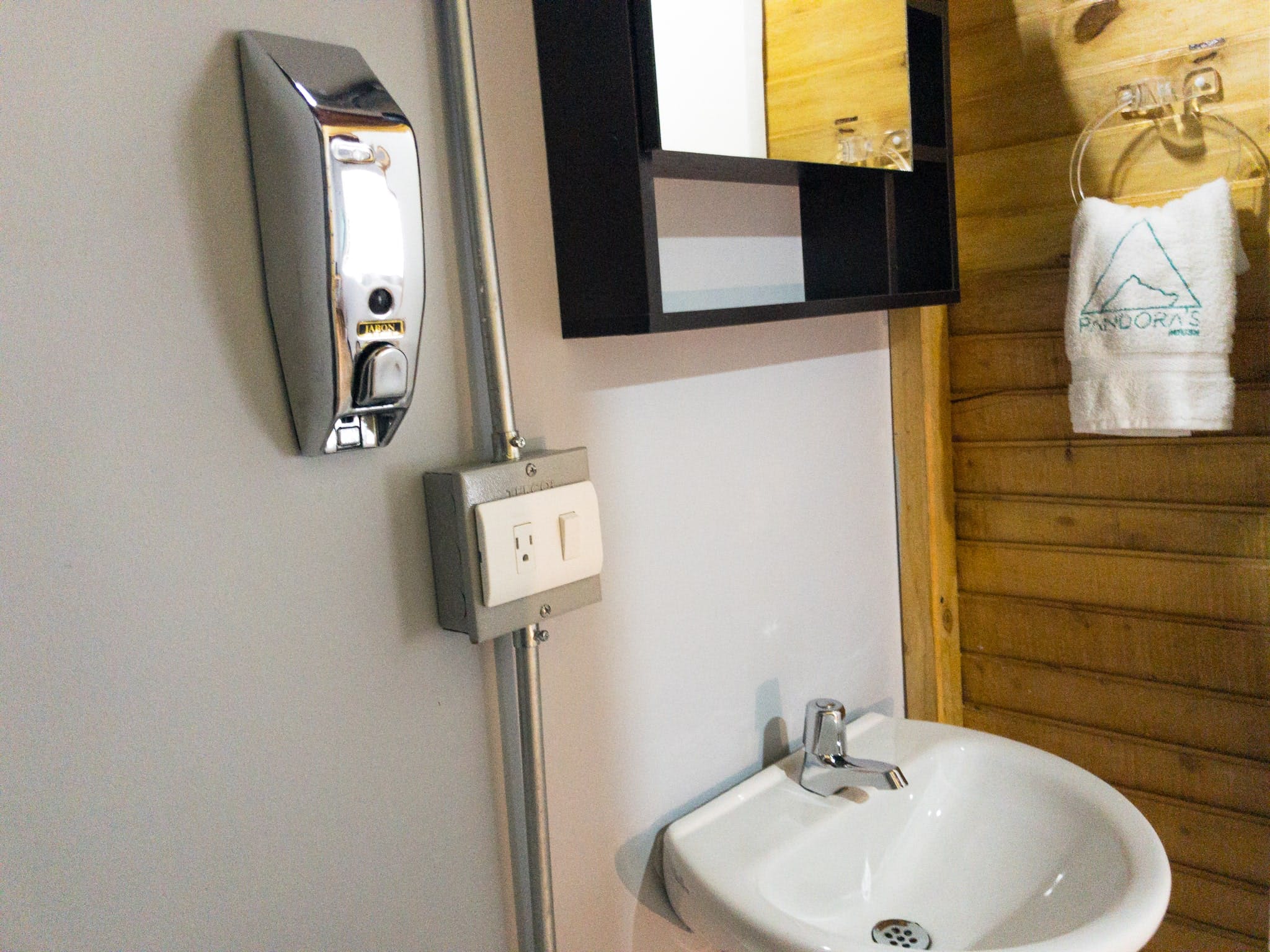  Débora Arango  -  Spacious Coliving for Digital Nomads with Scenic Views in top location Envigadio  - Gallery -  16