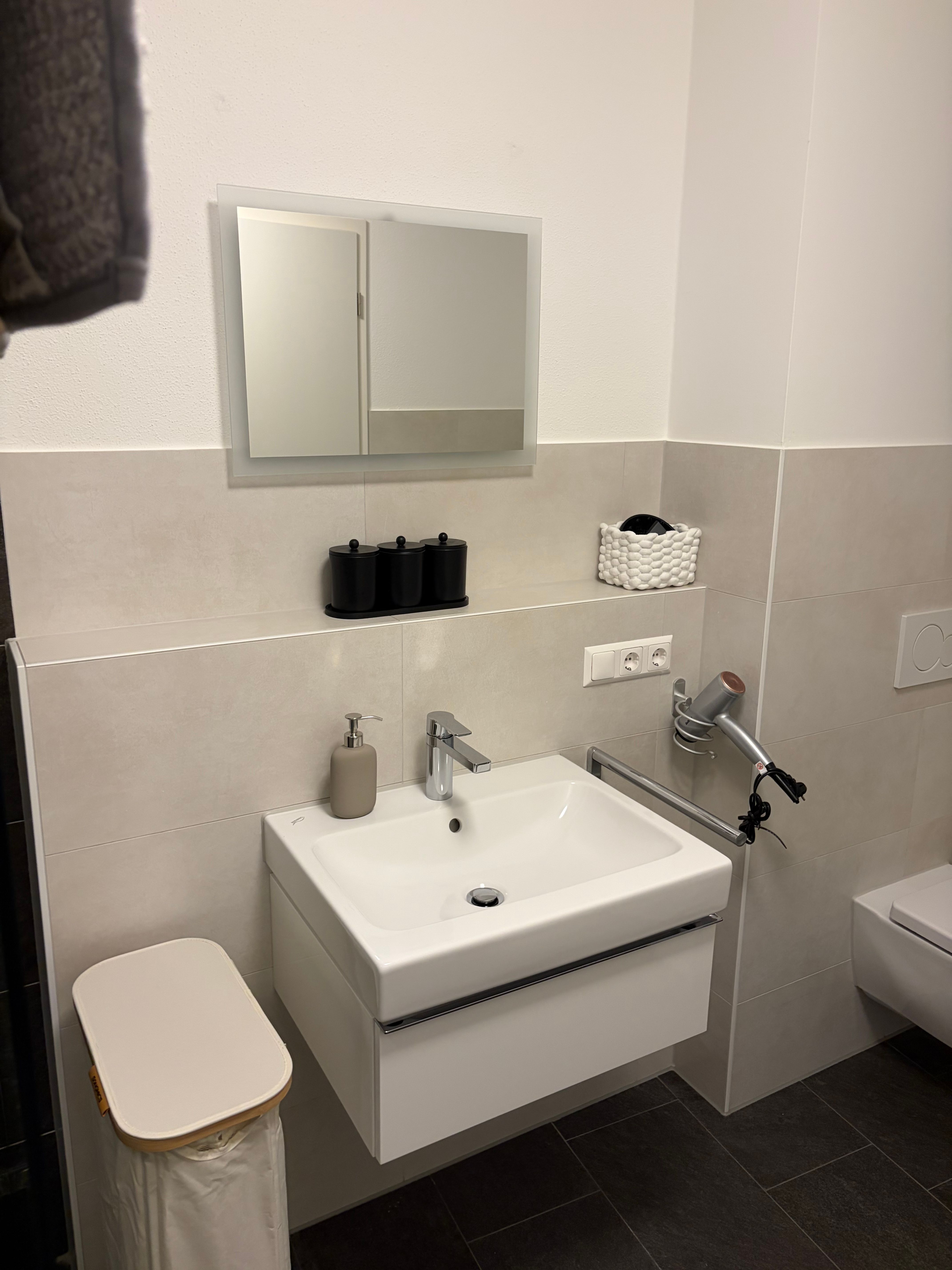 Downtown Apartment By The River - With Floor Heating & Parking - 19