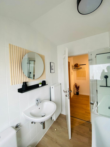 Feels like home - bright, furnished apartment near the airport. - Gallery - 10
