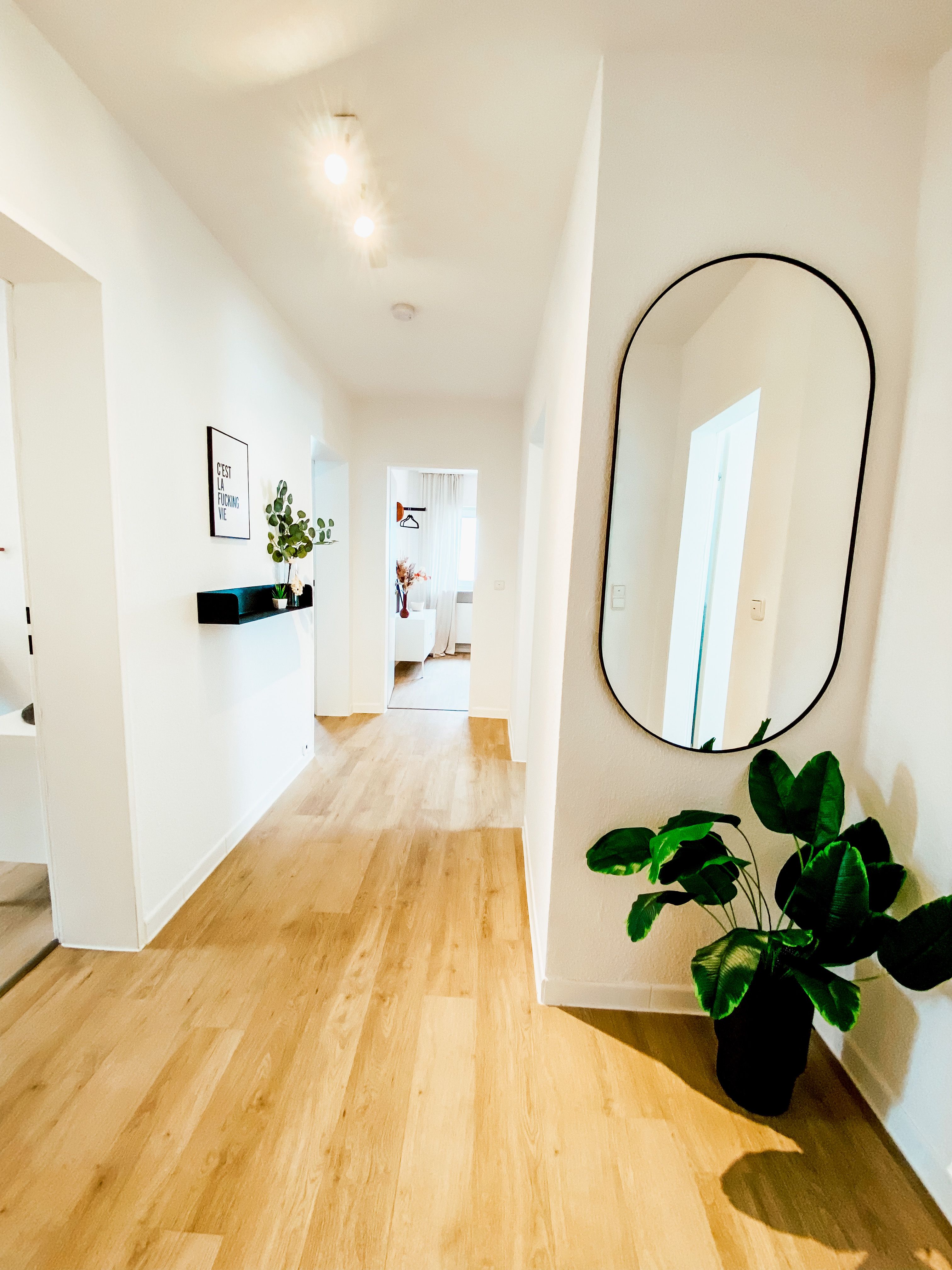 Feels Like Home - Bright, Furnished Apartment Near The Airport. - 4