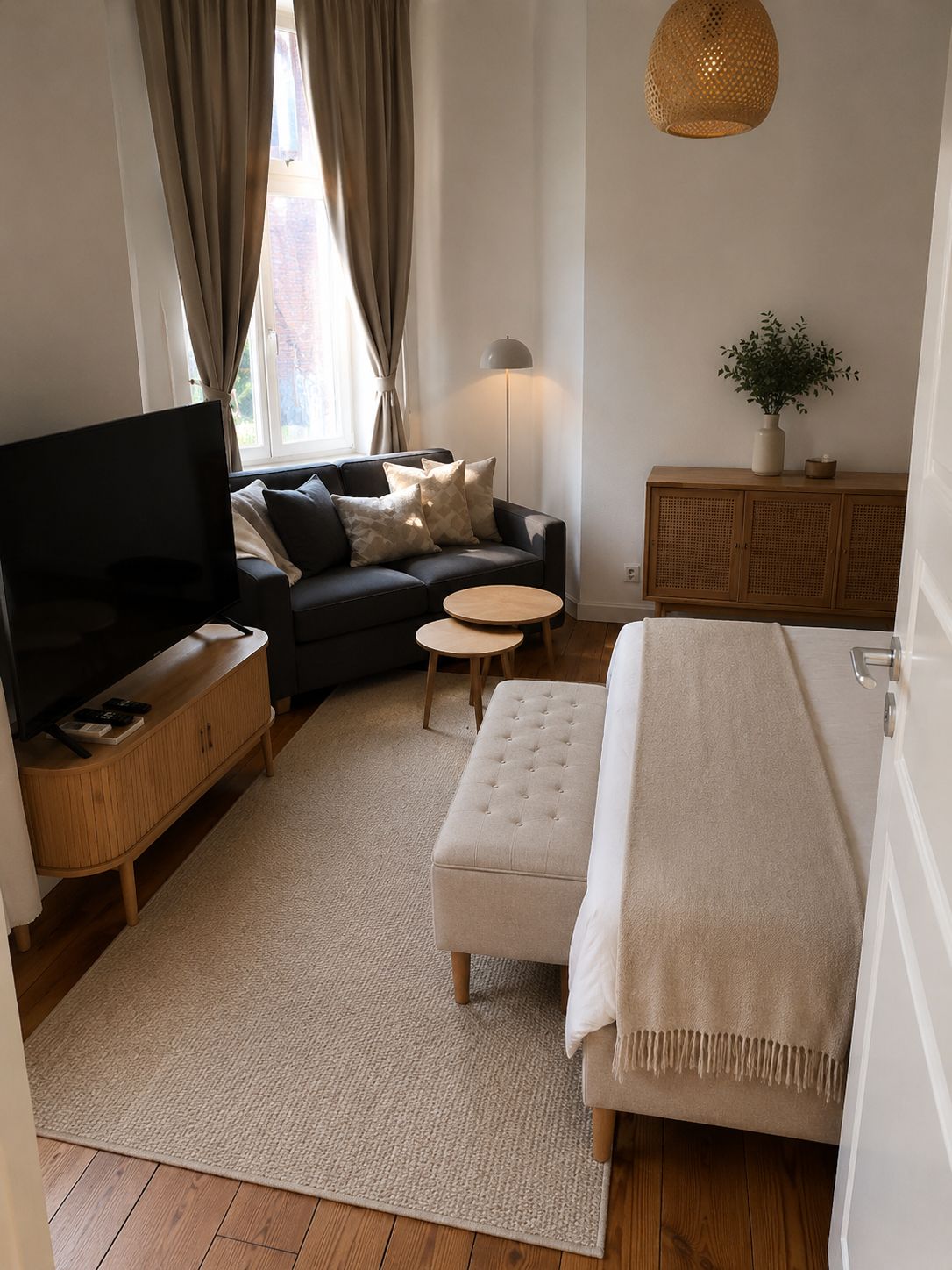 Stylish City Apartment With Designer Furniture & High Ceilings – Near Aachen City Center - 3