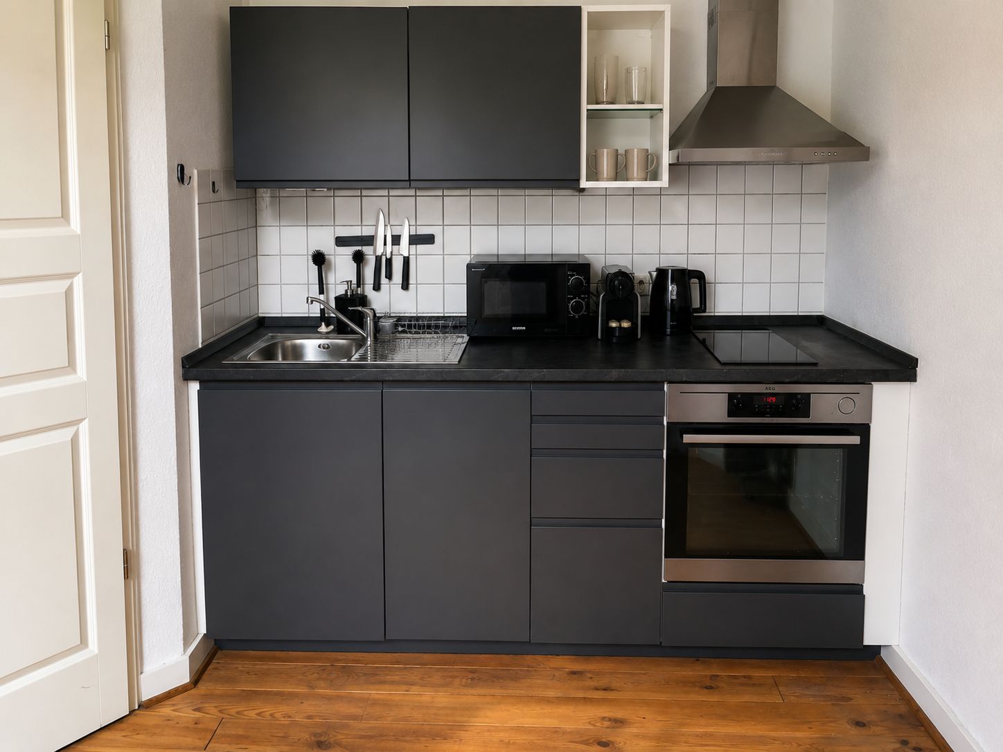 Stylish City Apartment With Designer Furniture & High Ceilings – Near Aachen City Center - 2