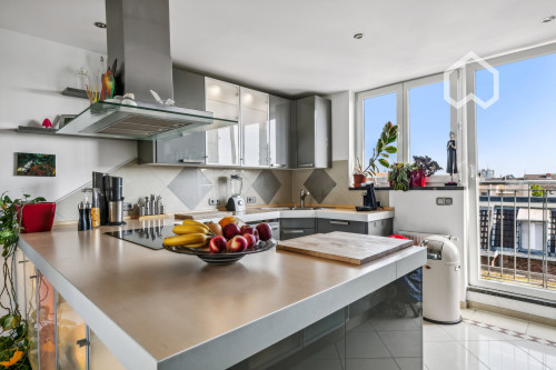 Exclusive 3-room maisonette apartment in Cologne Sülz with cathedral view