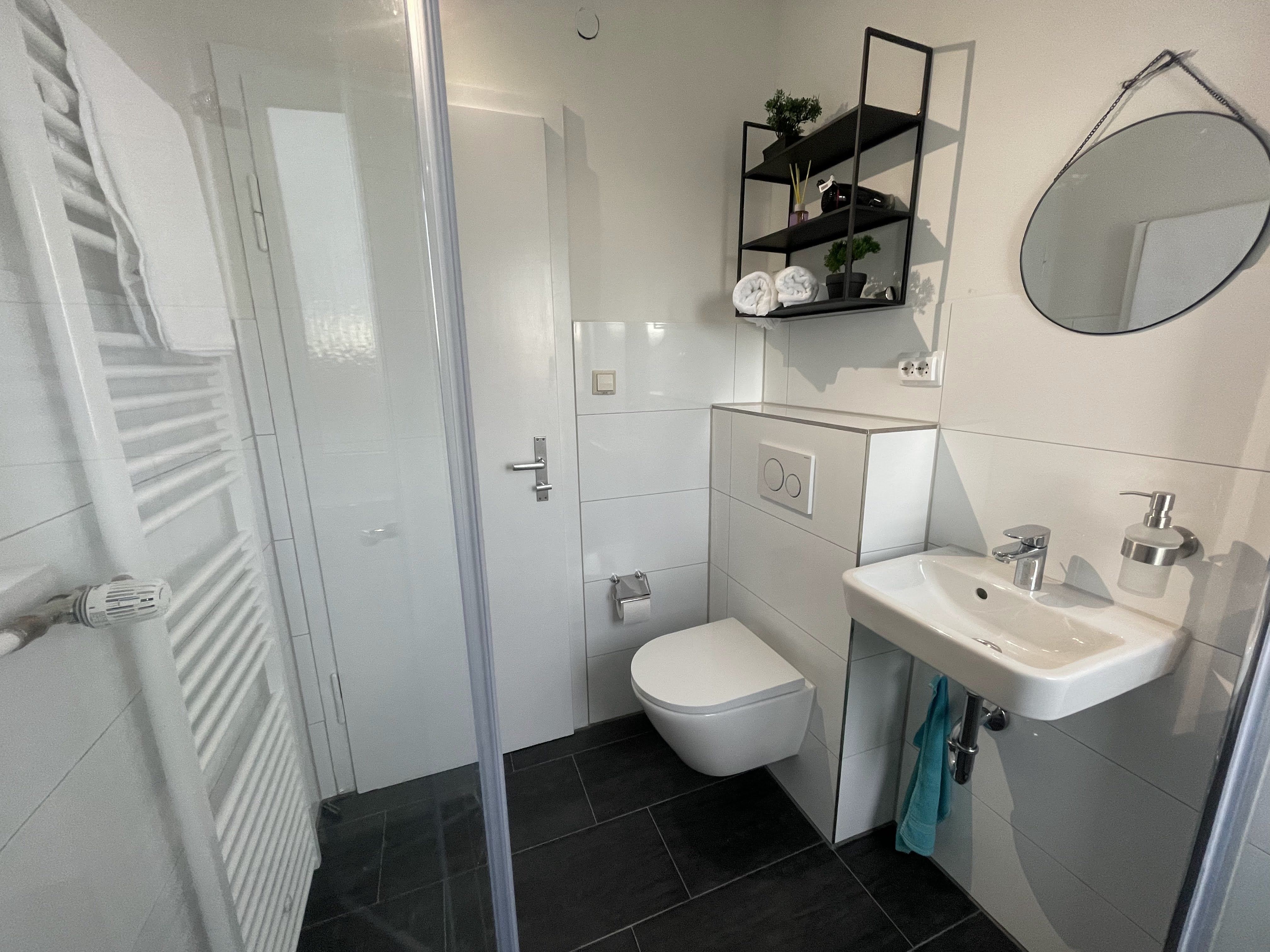 Perfect 1.5 Apartment Centrally Located In Leonberg Opposite Shopping Center - 9