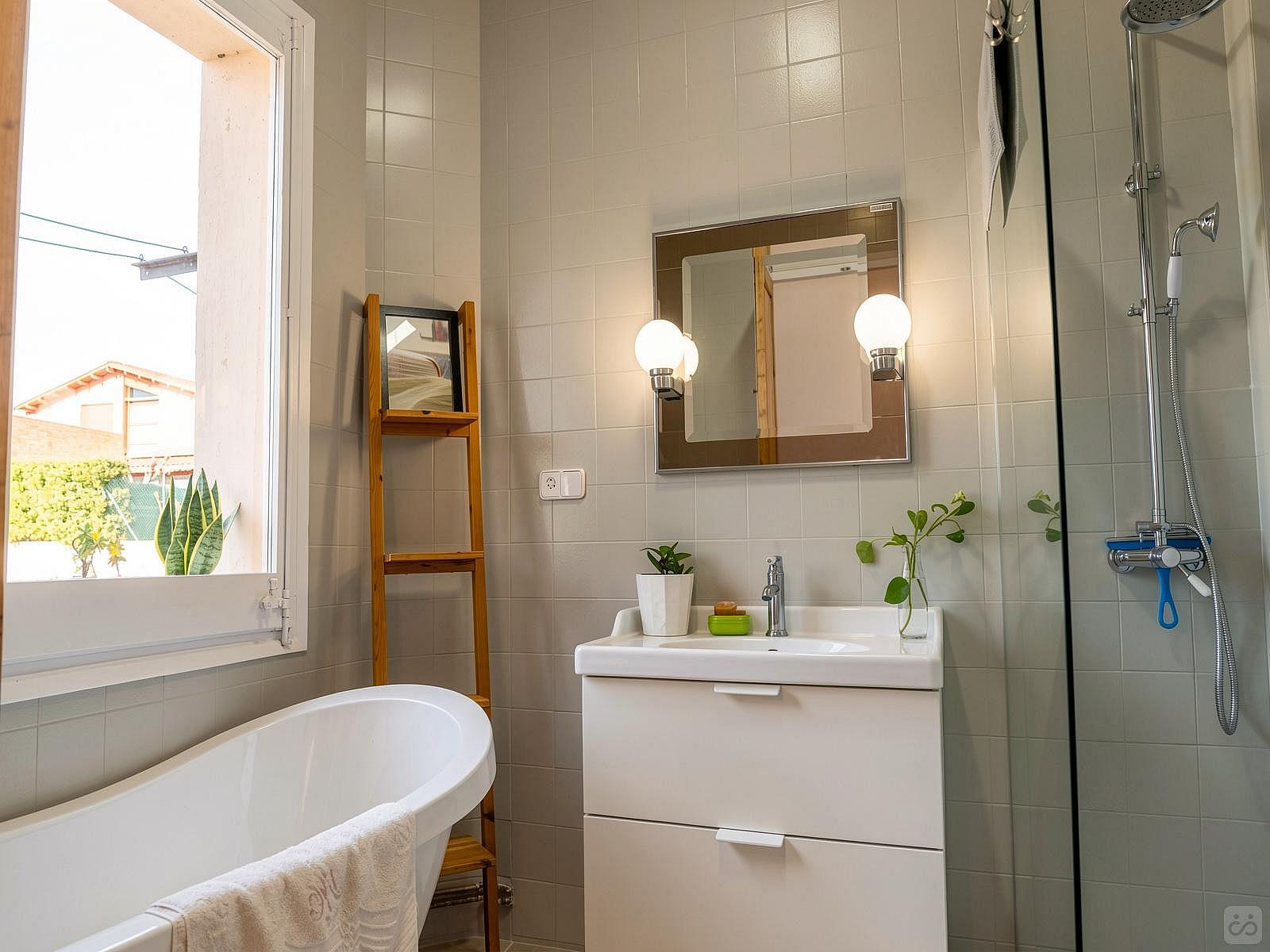  Room 1  -  Creative Rural House w/ Coworking  - Gallery -  1