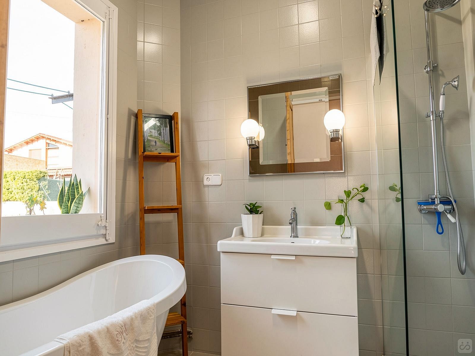  Room 3  -  Creative Rural House w/ Coworking  - Gallery -  7
