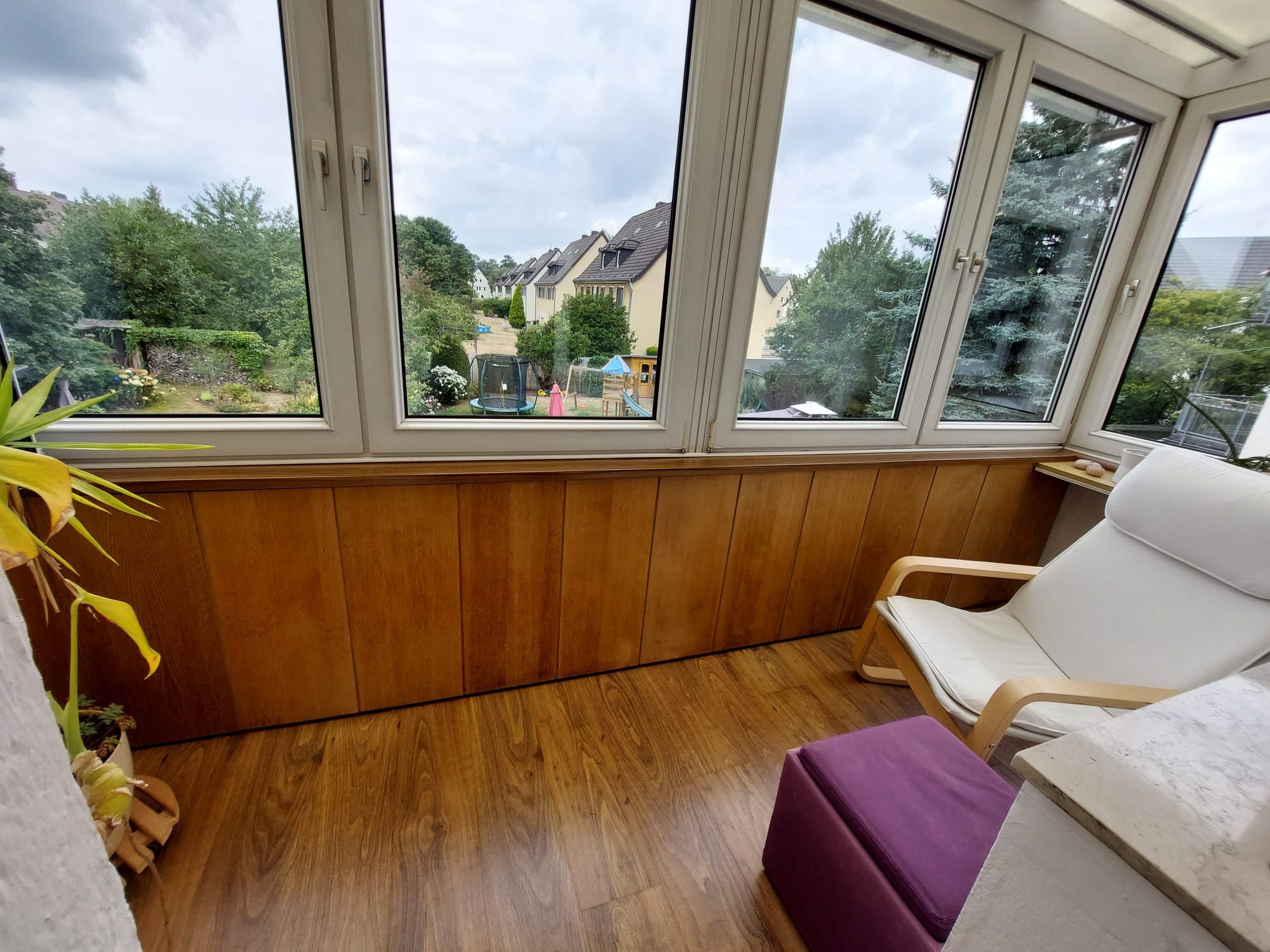 Central And Quiet. Large 3 Room Apartment Near Cologne - 1