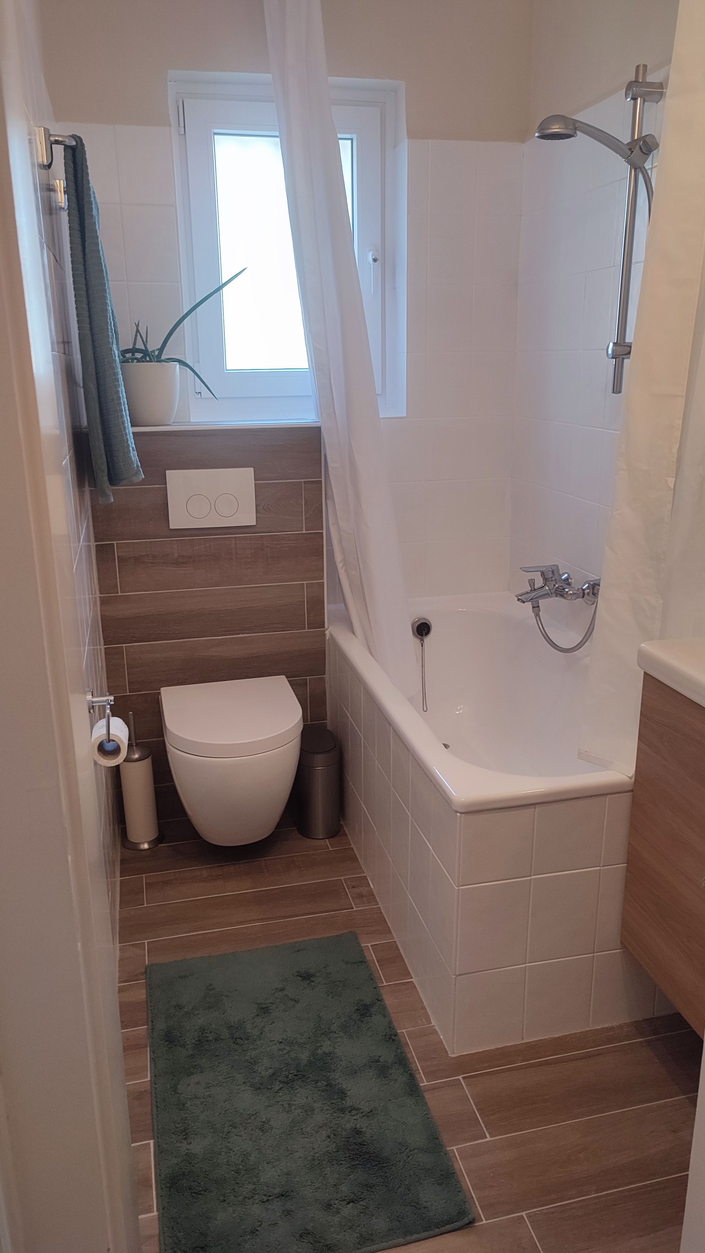 Central And Quiet. Large 3 Room Apartment Near Cologne - 6